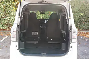 Used 2010 Toyota Voxy Zs White - Interior and Exterior details 19