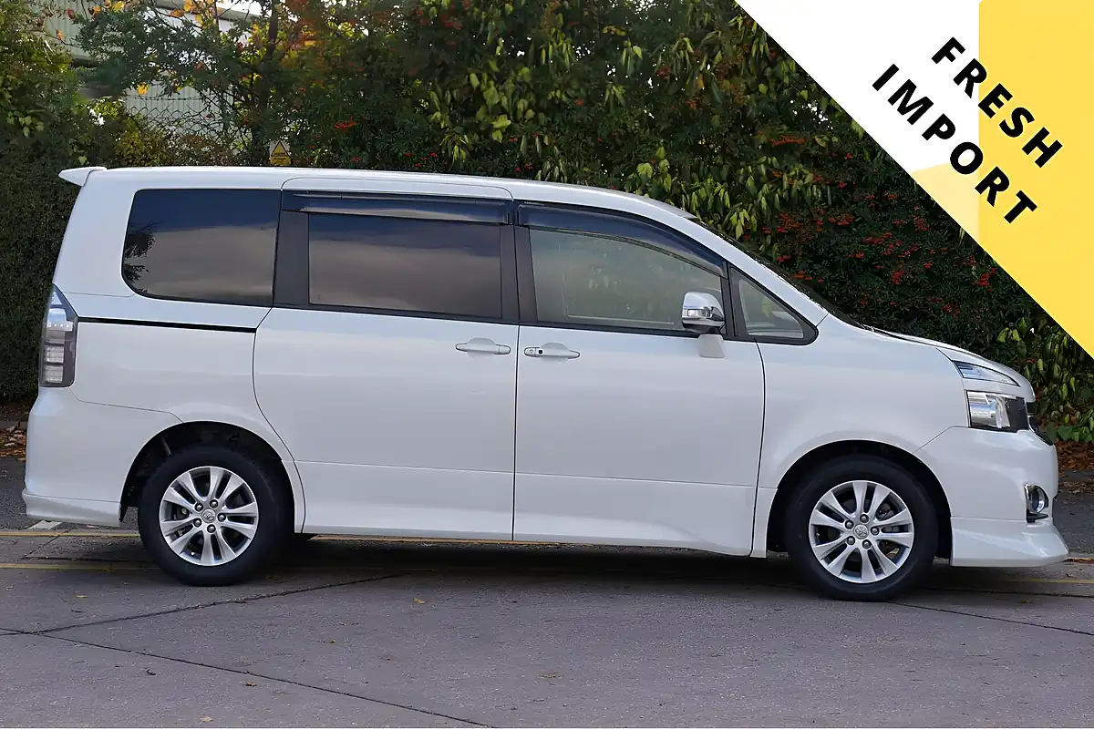 Used 2010 Toyota Voxy Zs White - Interior and Exterior details 2