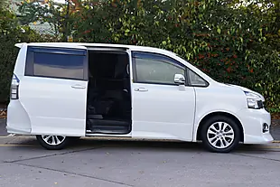 Used 2010 Toyota Voxy Zs White - Interior and Exterior details 3