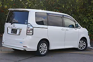 Used 2010 Toyota Voxy Zs White - Interior and Exterior details 4