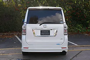 Used 2010 Toyota Voxy Zs White - Interior and Exterior details 6