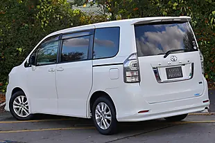 Used 2010 Toyota Voxy Zs White - Interior and Exterior details 8