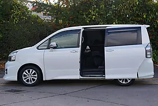 Used 2010 Toyota Voxy Zs White - Interior and Exterior details 9