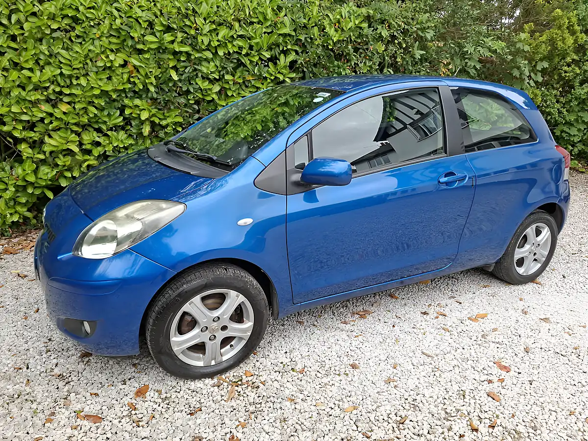 Used 2010 Toyota Yaris Hatchback Blue - Front View