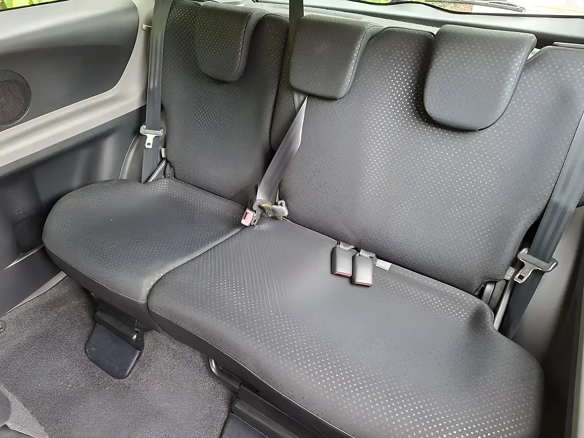 Used 2010 Toyota Yaris Hatchback Blue - Interior and Exterior details 12
