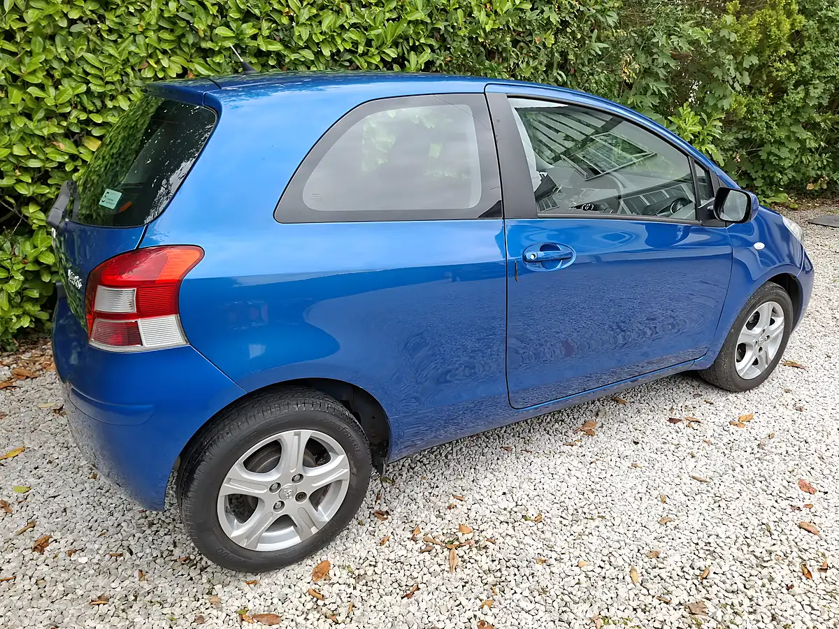 Used 2010 Toyota Yaris Hatchback Blue - Interior and Exterior details 3