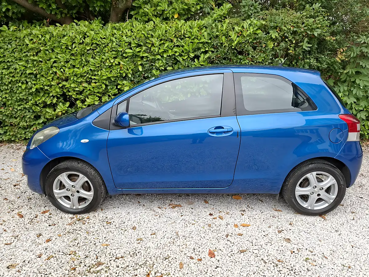 Used 2010 Toyota Yaris Hatchback Blue - Interior and Exterior details 6