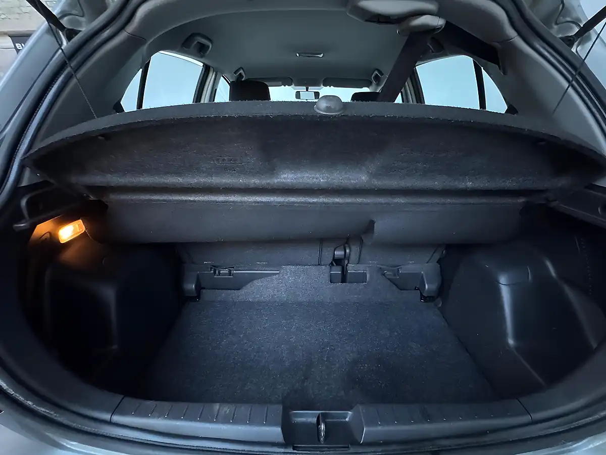 Used 2010 Toyota Yaris Tr Silver - Interior and Exterior details 17