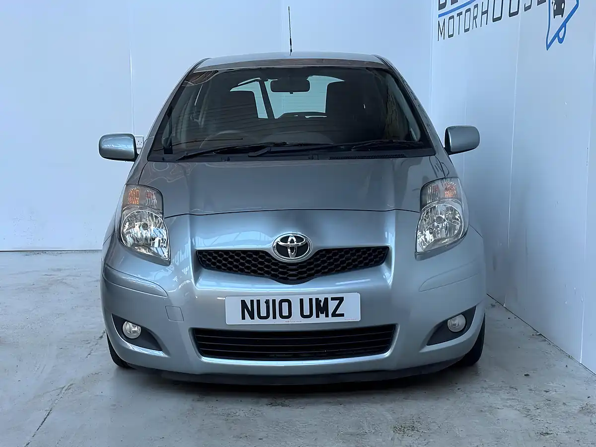 Used 2010 Toyota Yaris Tr Silver - Interior and Exterior details 2