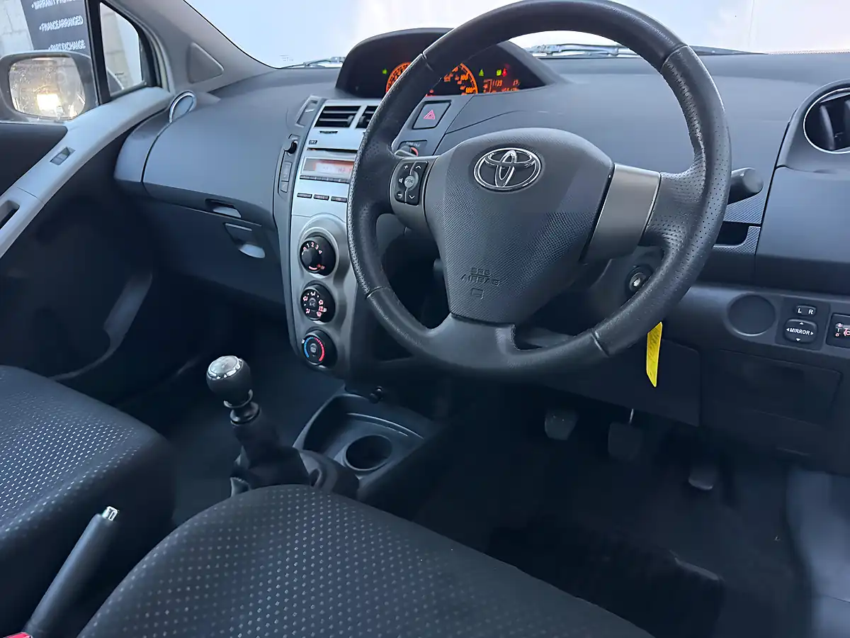Used 2010 Toyota Yaris Tr Silver - Interior and Exterior details 3