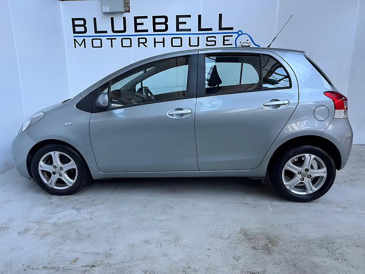Used 2010 Toyota Yaris Tr Silver - Interior and Exterior details 6
