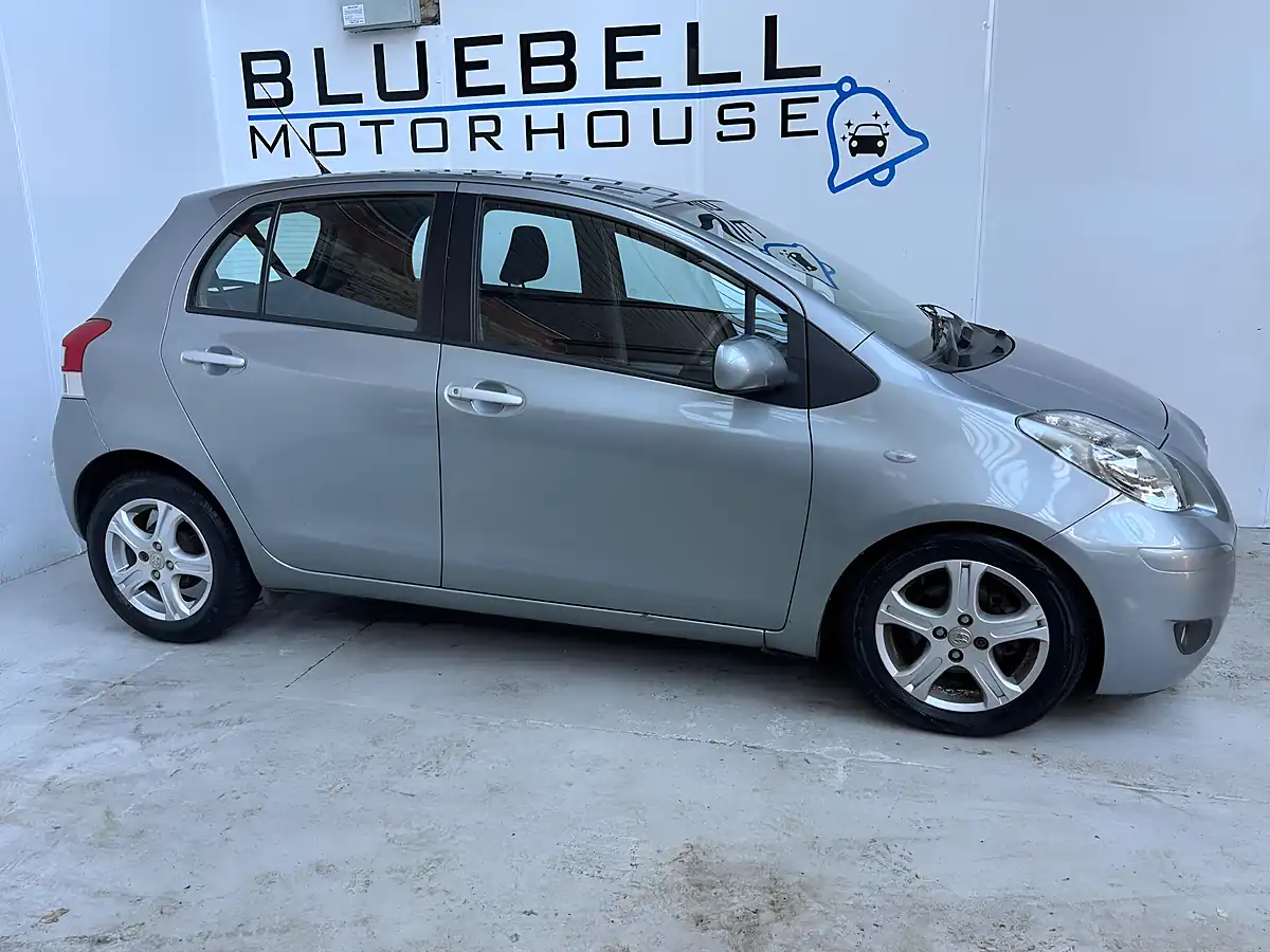 Used 2010 Toyota Yaris Tr Silver - Interior and Exterior details 7