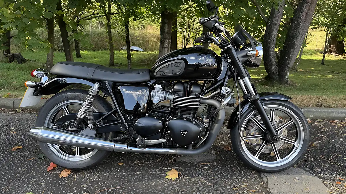 Used 2010 Triumph Bonneville Black - Front View