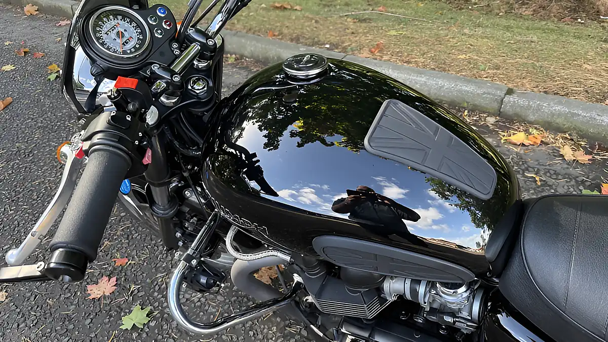 Used 2010 Triumph Bonneville Black - Interior and Exterior details 15