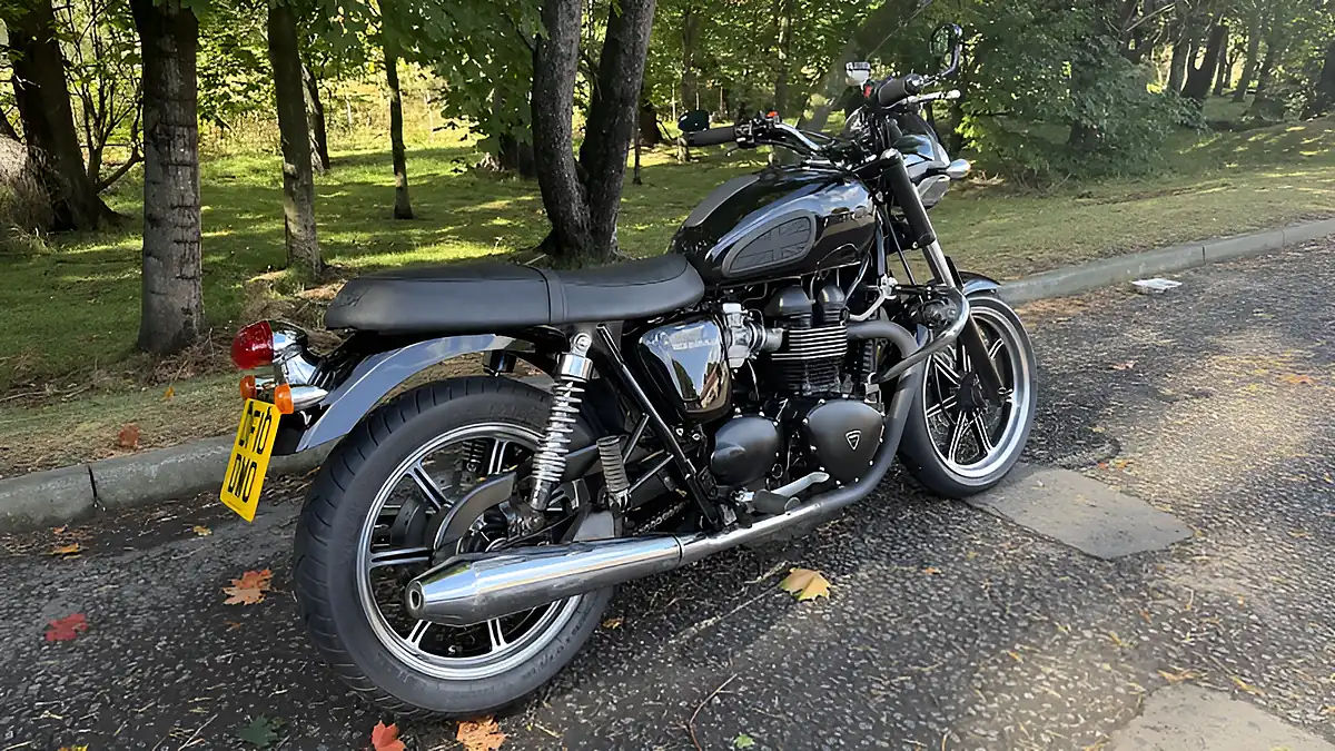 Used 2010 Triumph Bonneville Black - Interior and Exterior details 4