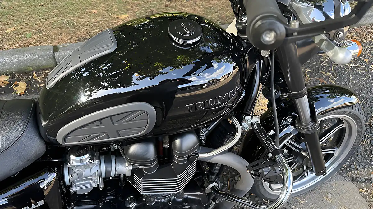 Used 2010 Triumph Bonneville Black - Interior and Exterior details 9