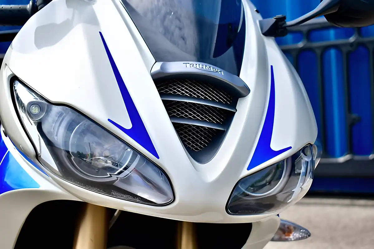 Used 2010 Triumph Daytona 675 Super Sports White - Interior and Exterior details 13