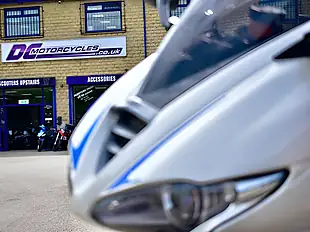 Used 2010 Triumph Daytona 675 Super Sports White - Interior and Exterior details 14