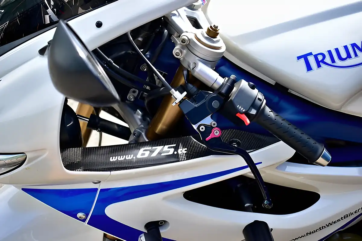 Used 2010 Triumph Daytona 675 Super Sports White - Interior and Exterior details 17