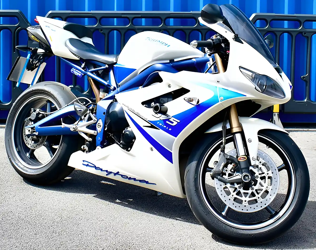 Used 2010 Triumph Daytona 675 Super Sports White - Interior and Exterior details 2