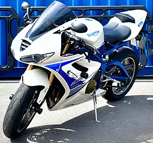 Used 2010 Triumph Daytona 675 Super Sports White - Interior and Exterior details 4