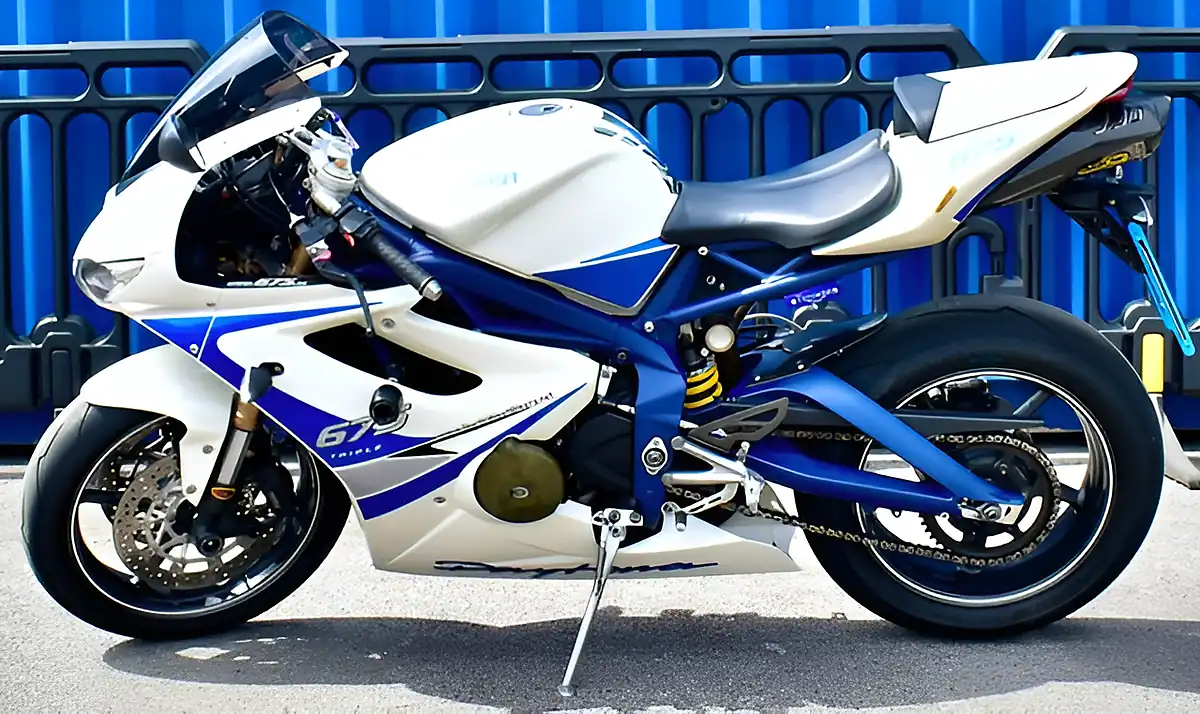 Used 2010 Triumph Daytona 675 Super Sports White - Interior and Exterior details 5