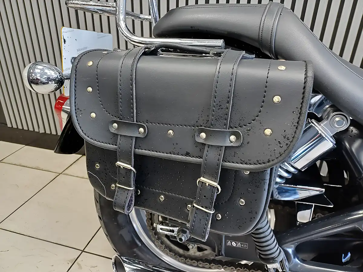 Used 2010 Triumph Speed Master Black/White - Interior and Exterior details 14