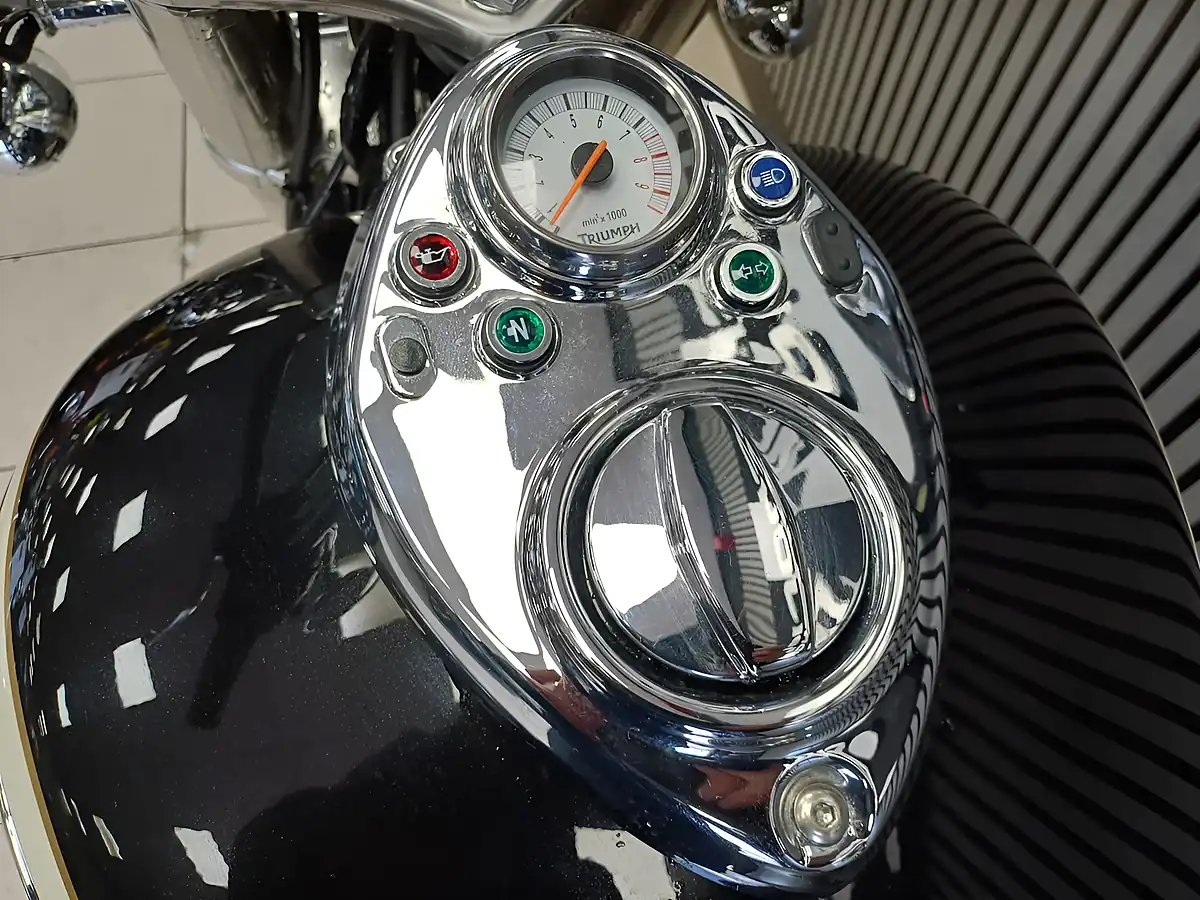 Used 2010 Triumph Speed Master Black/White - Interior and Exterior details 16