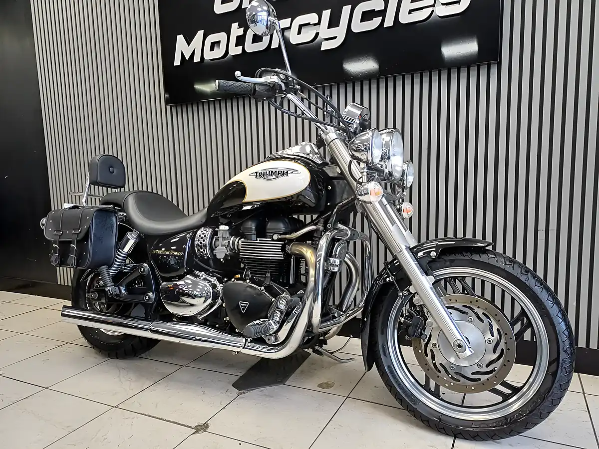 Used 2010 Triumph Speed Master Black/White - Interior and Exterior details 3