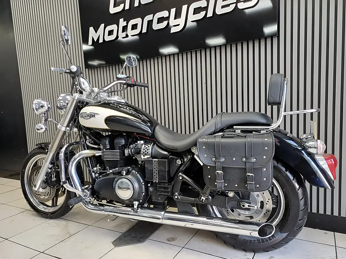 Used 2010 Triumph Speed Master Black/White - Interior and Exterior details 4