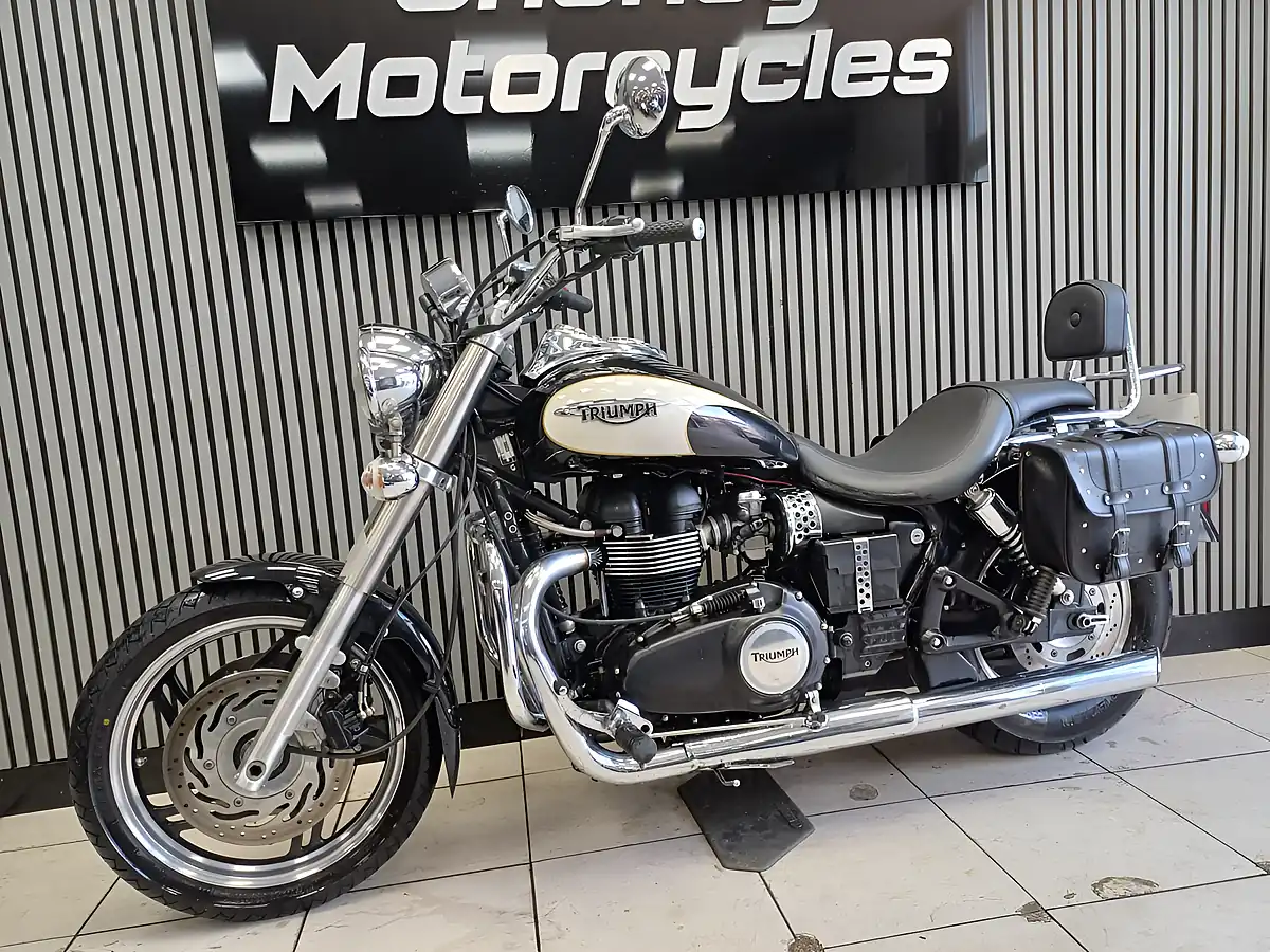 Used 2010 Triumph Speed Master Black/White - Interior and Exterior details 5