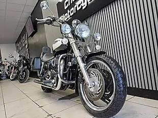 Used 2010 Triumph Speed Master Black/White - Interior and Exterior details 8