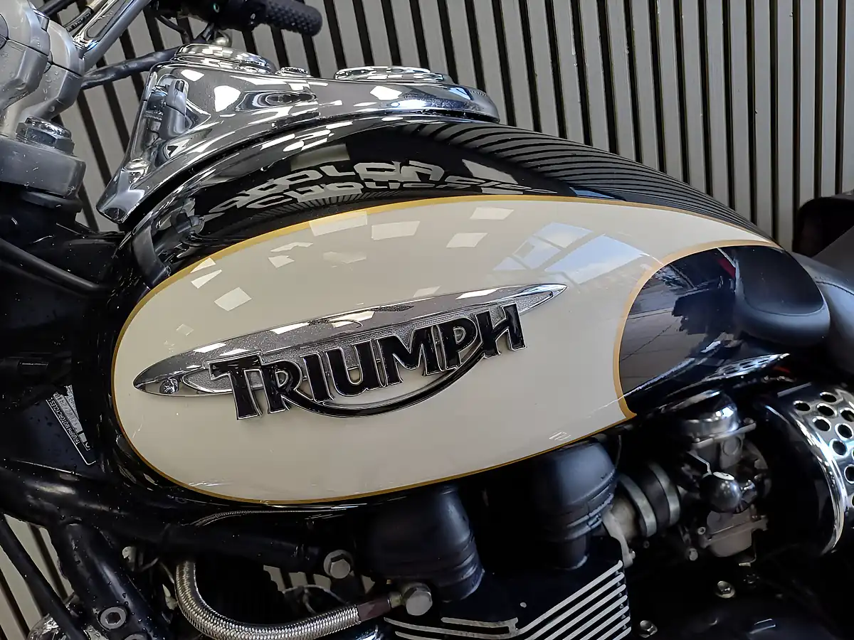 Used 2010 Triumph Speed Master Black/White - Interior and Exterior details 9