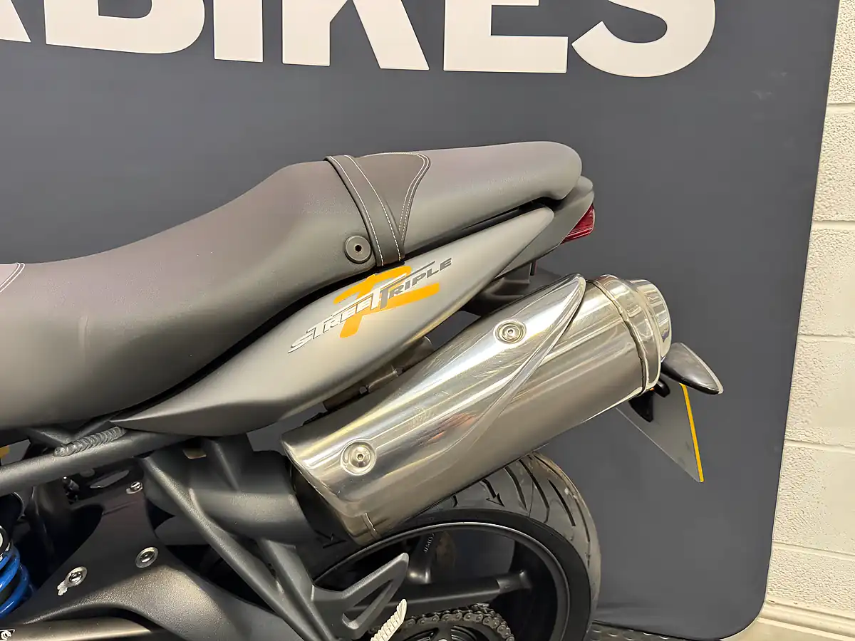 Used 2010 Triumph Street Triple 675 - Interior and Exterior details 19