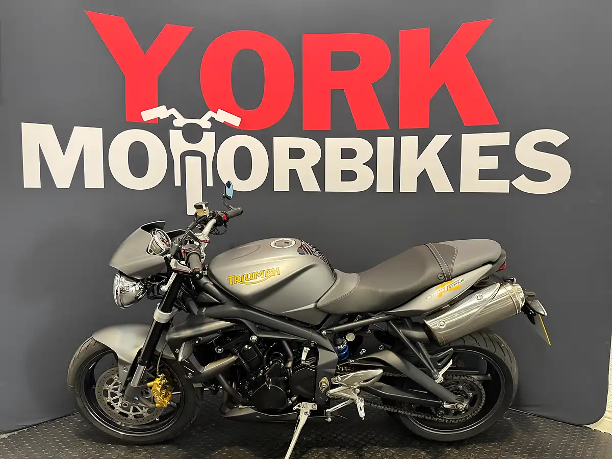 Used 2010 Triumph Street Triple 675 - Interior and Exterior details 2