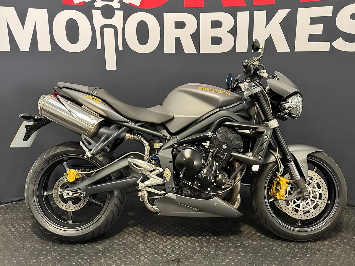 Used 2010 Triumph Street Triple 675 - Interior and Exterior details 3