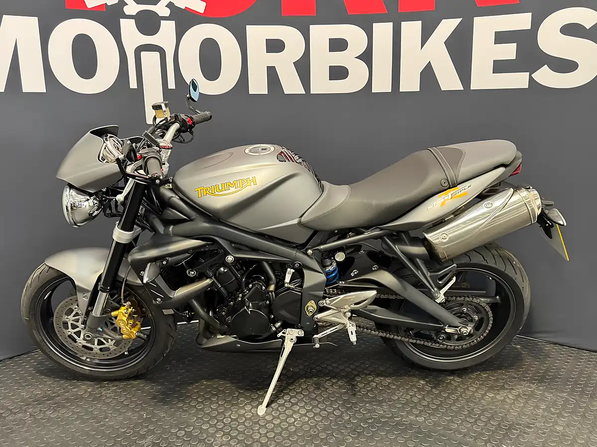 Used 2010 Triumph Street Triple 675 - Interior and Exterior details 4