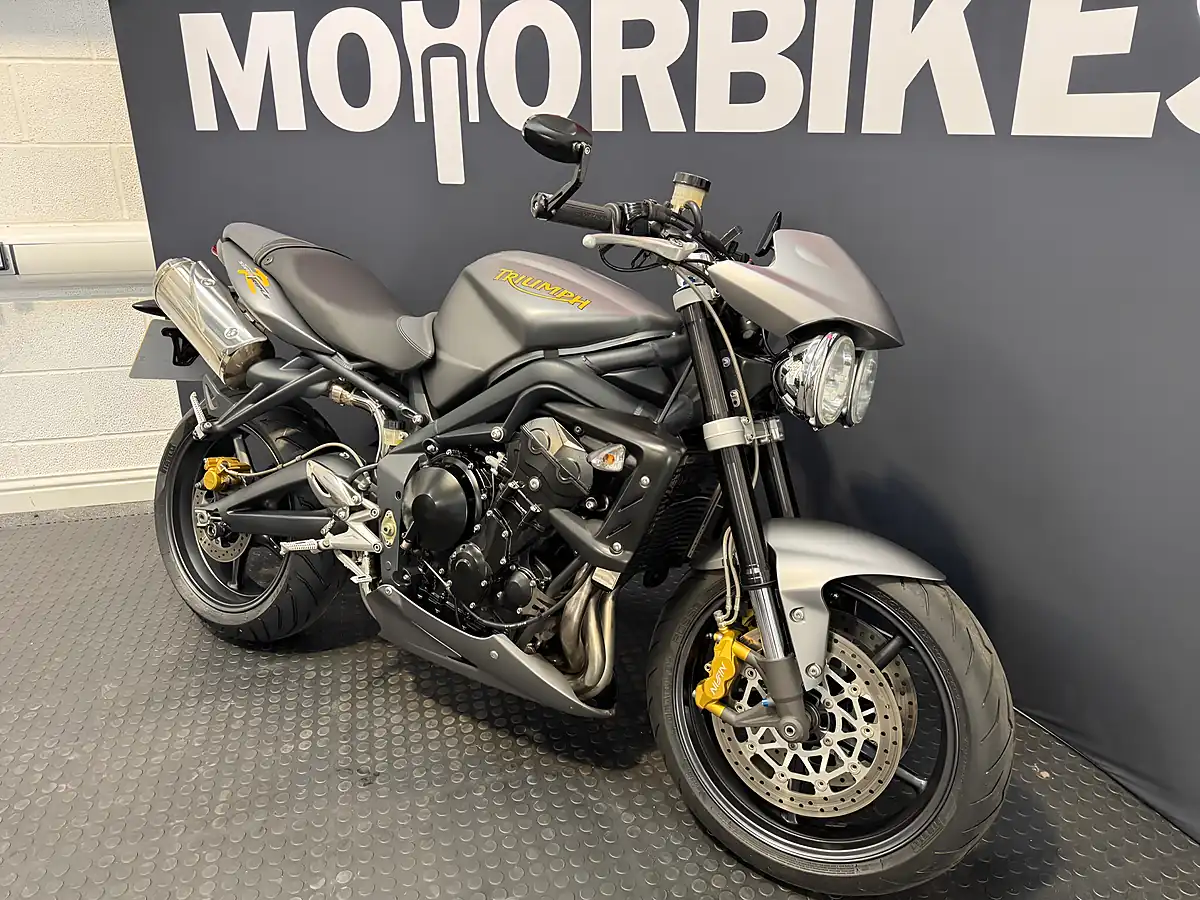 Used 2010 Triumph Street Triple 675 - Interior and Exterior details 5