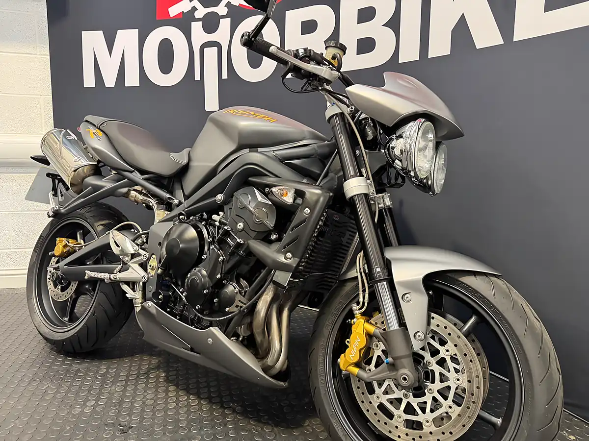 Used 2010 Triumph Street Triple 675 - Interior and Exterior details 6