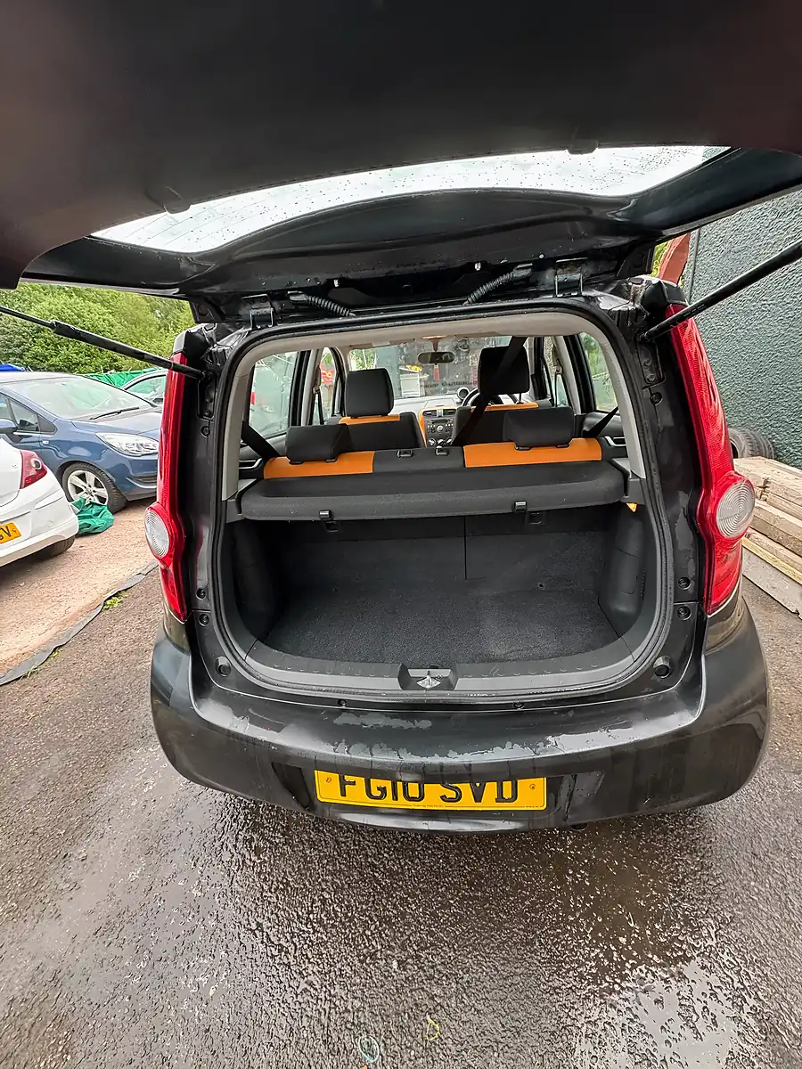 Used 2010 Vauxhall Agila - Interior and Exterior details 8