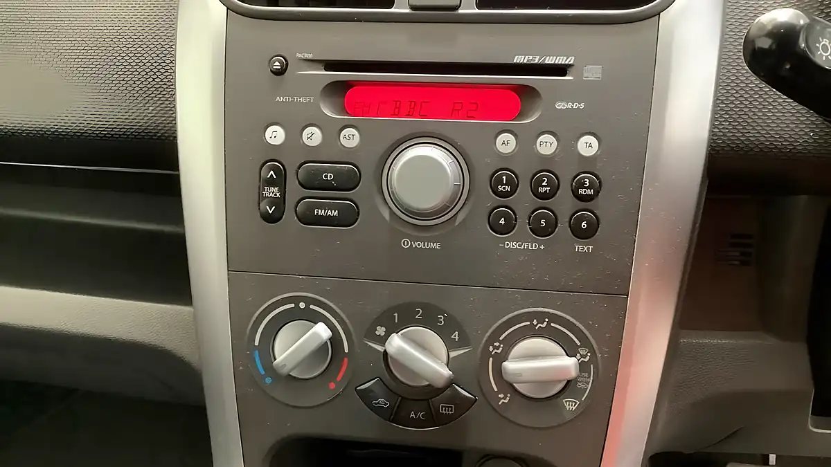 Used 2010 Vauxhall Agila S Silver - Interior and Exterior details 11