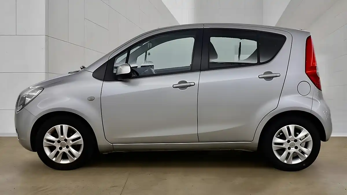 Used 2010 Vauxhall Agila S Silver - Interior and Exterior details 4