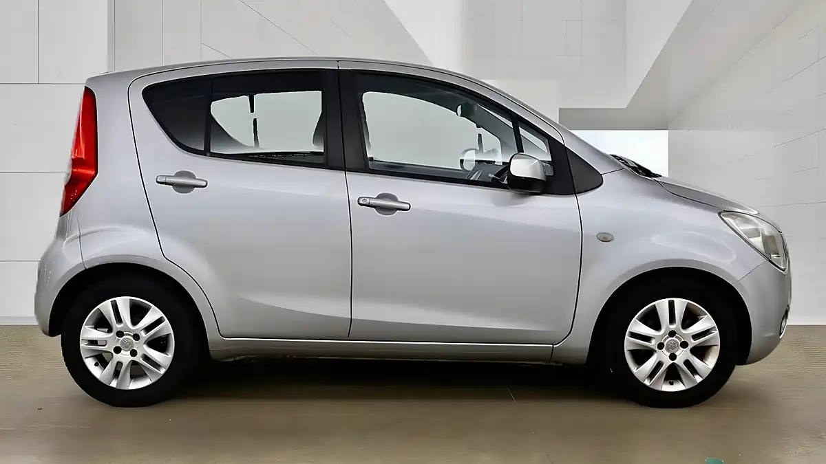 Used 2010 Vauxhall Agila S Silver - Interior and Exterior details 9