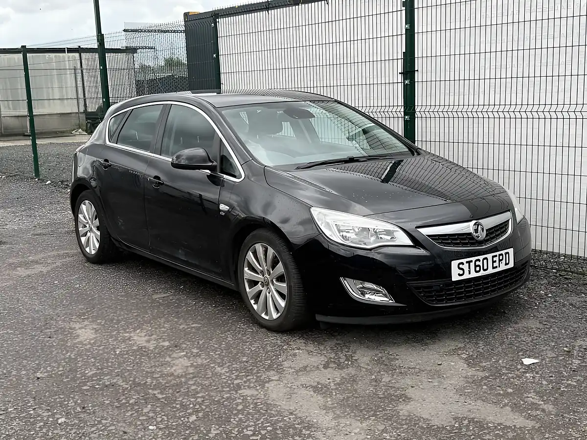 Used 2010 Vauxhall Astra Elite Black - Front View