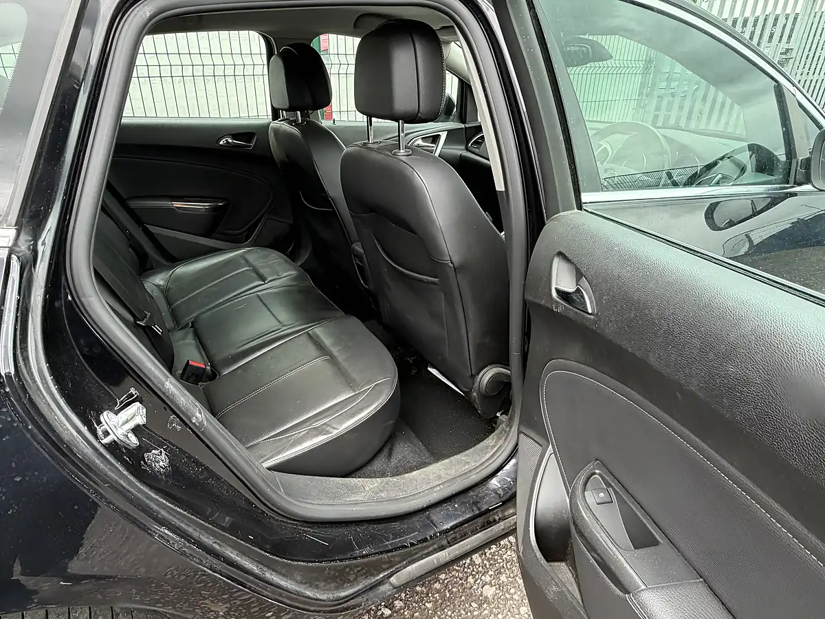 Used 2010 Vauxhall Astra Elite Black - Interior and Exterior details 4