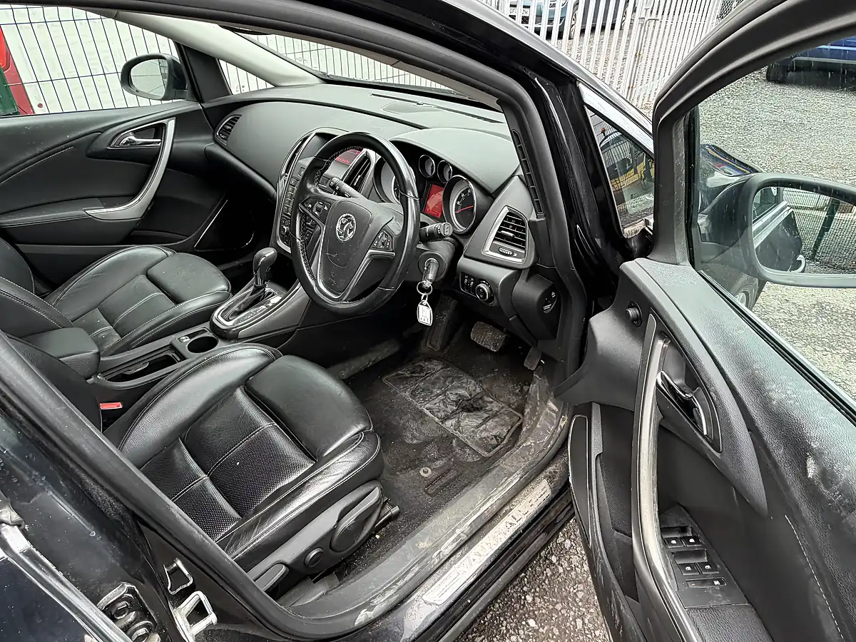 Used 2010 Vauxhall Astra Elite Black - Interior and Exterior details 6