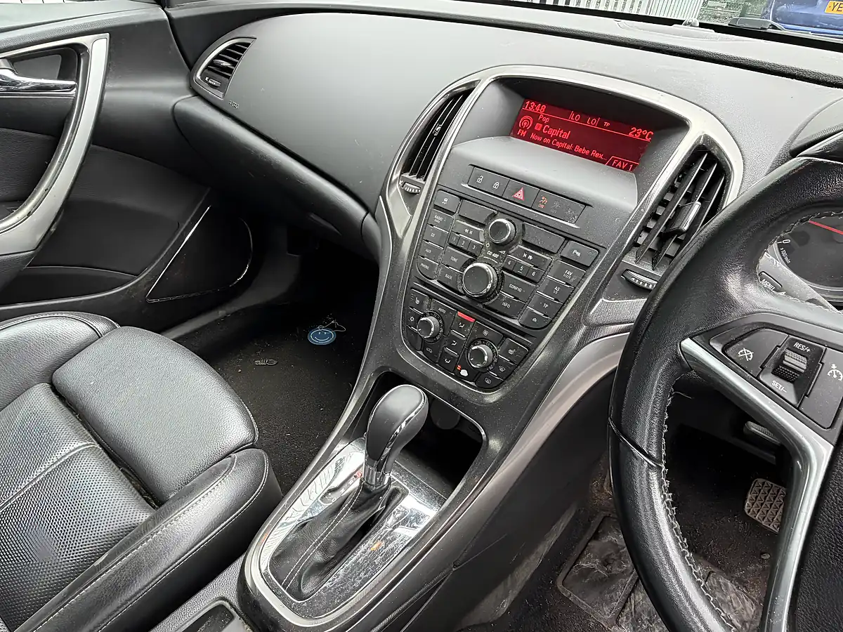 Used 2010 Vauxhall Astra Elite Black - Interior and Exterior details 7