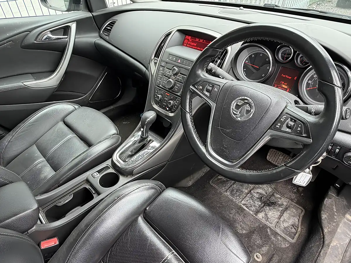 Used 2010 Vauxhall Astra Elite Black - Interior and Exterior details 8