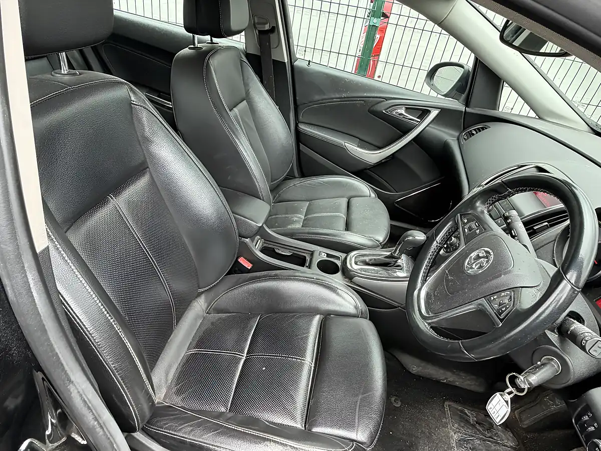 Used 2010 Vauxhall Astra Elite Black - Interior and Exterior details 9