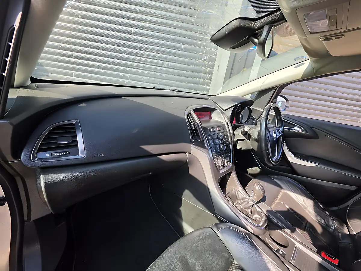Used 2010 Vauxhall Astra Elite Silver - Interior and Exterior details 10